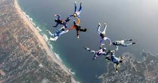 IN SKYDIVING THEY CAN DO SHAPES WHILE FALLING